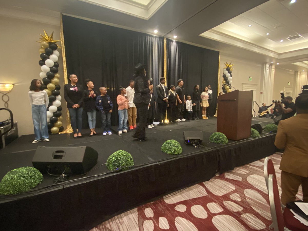 NadariusClarkVA's tweet image. It was a privilege to attend the Suffolk Leaders Award Ceremony and celebrate the incredible individuals shaping the future of our city. Suffolk truly shines because of its people! 🌟 #HD84 #SuffolkPride #CommunityStrong