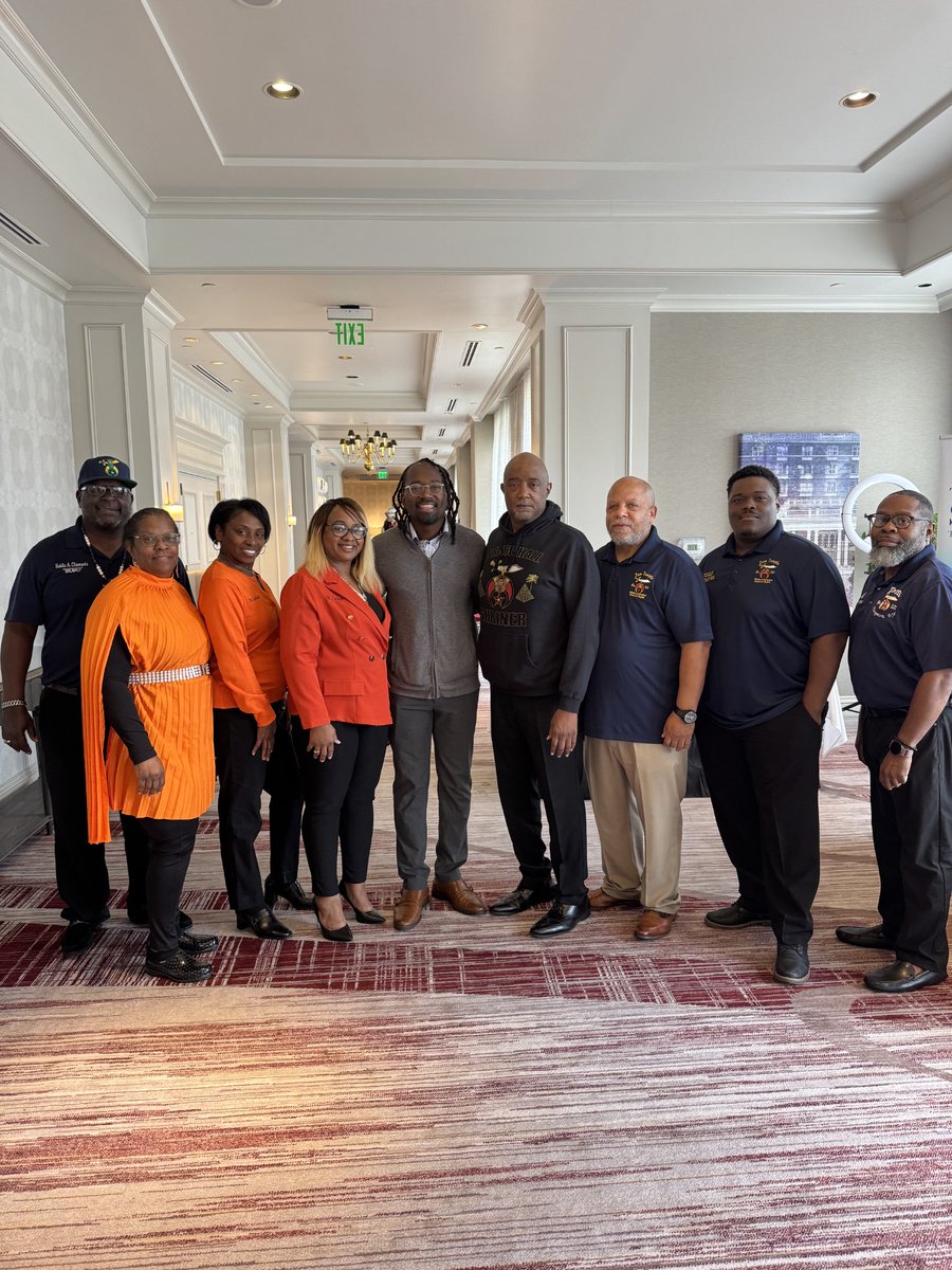 NadariusClarkVA's tweet image. It was a privilege to attend the Suffolk Leaders Award Ceremony and celebrate the incredible individuals shaping the future of our city. Suffolk truly shines because of its people! 🌟 #HD84 #SuffolkPride #CommunityStrong