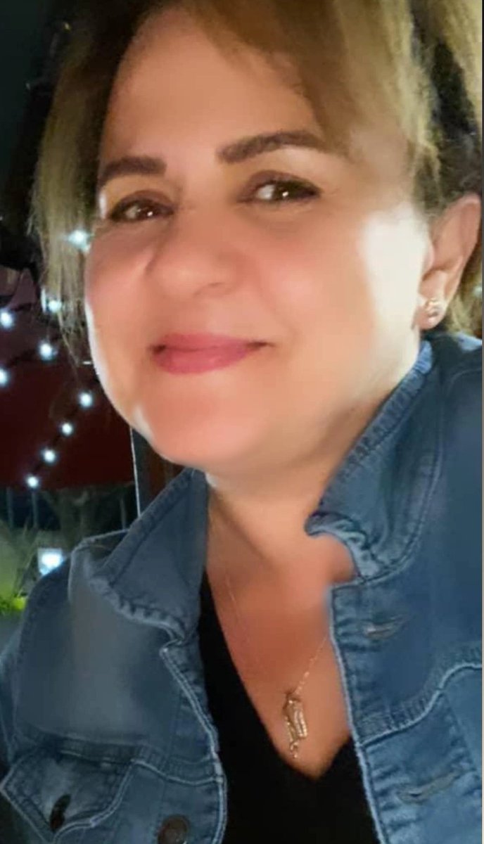 لما حدا يقلّي مين مفكرة حالك 🙄
أنا الوردة والياقوتة والريحانة والسلطانة والشعبية والشرعية بين جميع الملكات !!😌👑
وطبعآ  مش غرور #بس_هيك 
#مساء_الخير