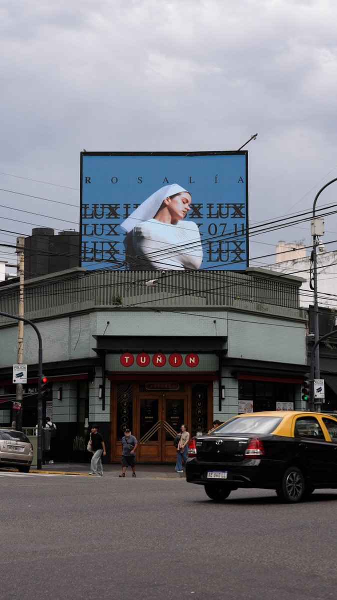 LUXLUXLUXLUX 🤍

OUT NOV 7 // DISPONIBLE NOV 7
rosalia.com