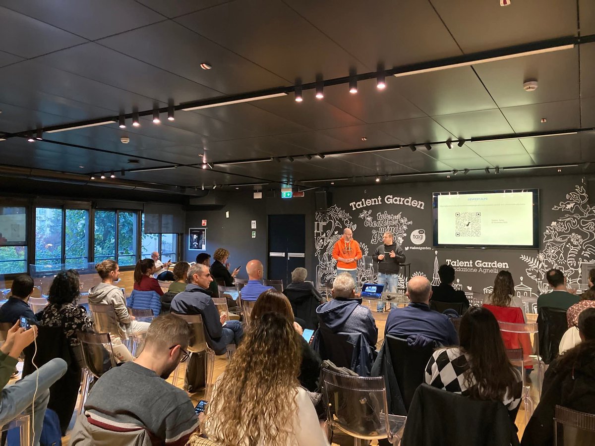 Mupin_It's tweet image. I nostri splendidi volontari e volontarie!!
#adaday #adalovelaceday #Torino