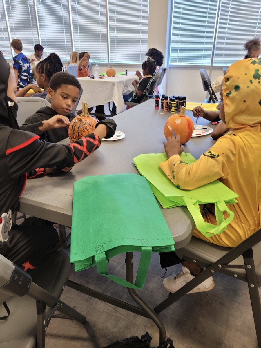 72 resident kiddos visited Pioneer Plaza for some Halloween fun! 🎃 They had the best time trick-or-treating in the community center, painting pumpkins, and having a dance party!🕺🍬