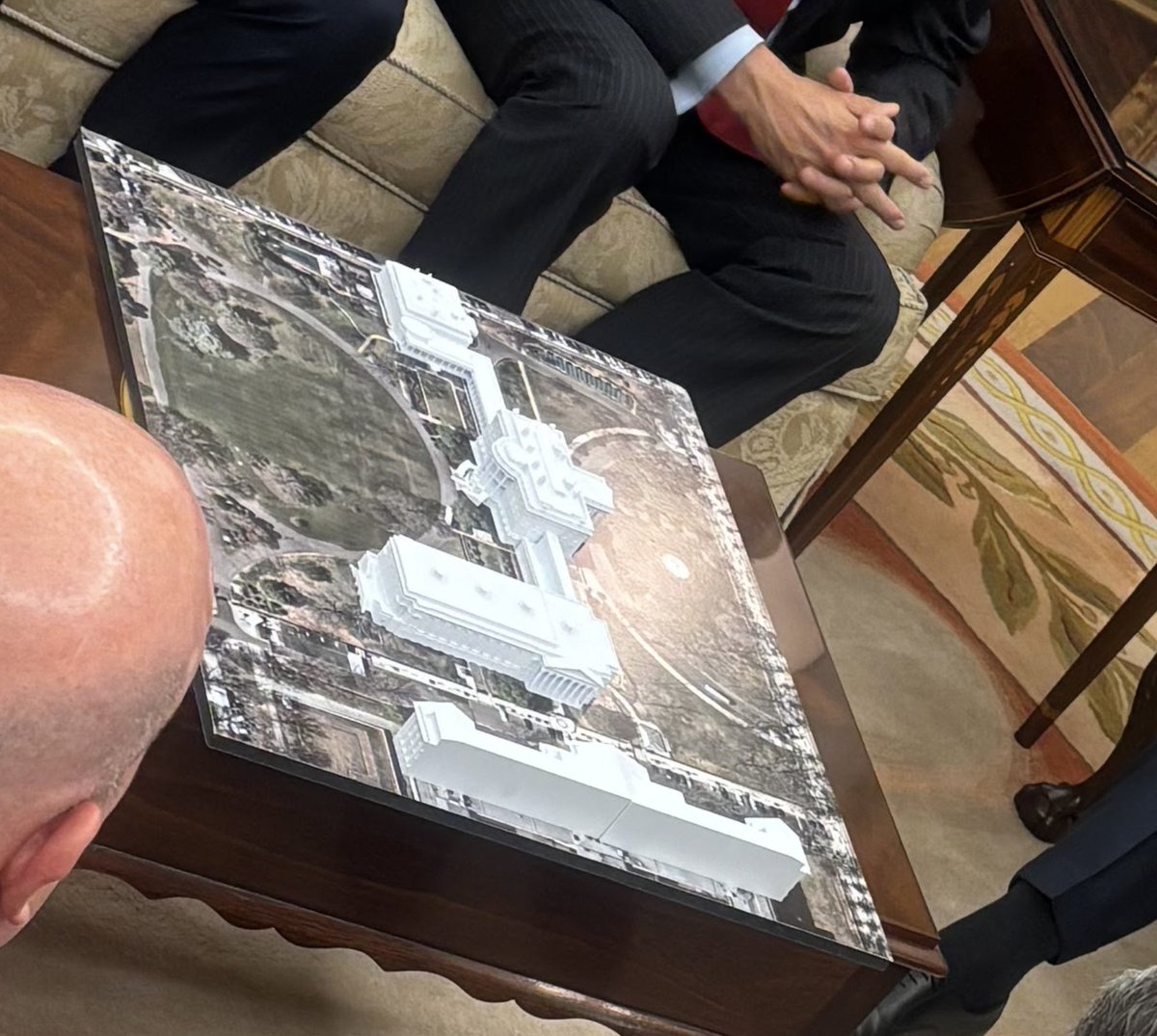 BrianKarem's tweet image. Question: How is it, according to contractors and real-estate brokers, depending on cost per sq. foot, I could build a 20 story office building in D.C. with 200K square feet for anywhere from $60m to $300 million.
But the two story ballroom with 90K sq feet will cost $300M