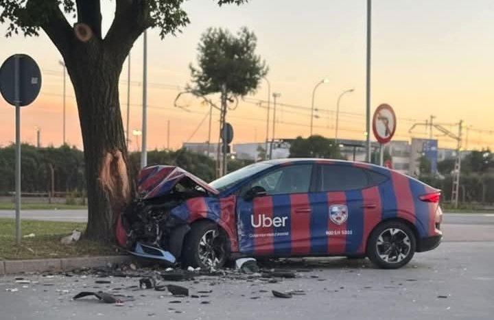Mariluzfri's tweet photo. Enhorabuena @FCBarcelona_es @JoanLaportaFCB 
por el nuevo patrocinador. Os han pagado poco para la pasta que os vais a tener que gastar para restaurar vuestra imagen🤣🤣🤣 https://t.co/kuPUbOTaTX