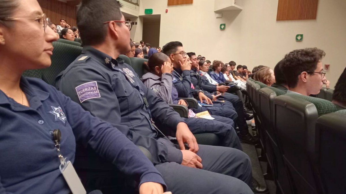 👮🏻👮🏻‍♀️ Personal de la Dirección de Prevención del Delito y Atención a Víctimas participó en la conferencia “No te enganches, cuelga”, impartida por la <a href="/FiscaliaPuebla/">FGE Puebla</a>.

📵 Se abordaron temas sobre extorsión y sus diversas modalidades, así como estrategias para evitarla.