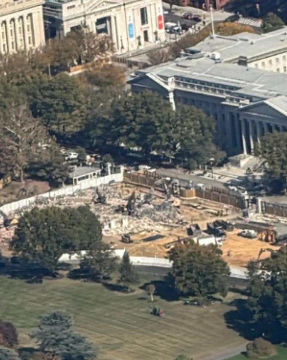 Crazyflix94's tweet image. Aerial photo of the demolished East Wing of the White House.