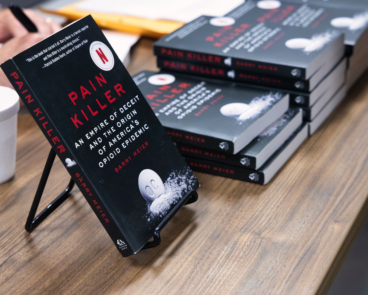 ChasCoLibrary's tweet image. Yesterday, Pulitzer Prize winner Barry Meier visited the Juvenile Detention Center as part of our In Plain Sight program series.

Teens had the chance to meet Barry, receive signed copies of his book Pain Killer, and learn about his journey as a journalist.