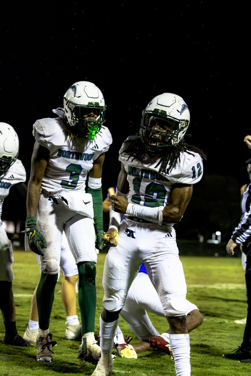 AHenderson3223's tweet image. Hard fought win against Porter Gaud
34-7!!

Now 8-1

7 Total Tackles

2 Sacks

2 PBU’s

3 TFL’s

hudl.com/v/2SxM8t

@CoachFBWaters @CoachLeaver_FB @247recruiting @CoachVeraldi @NyLeGrove
@CoachMattNCCU
@cotcheryfoundat
@Coach_Vince_
@CoachBush13
@CoachNRosen @CoachJSand21k