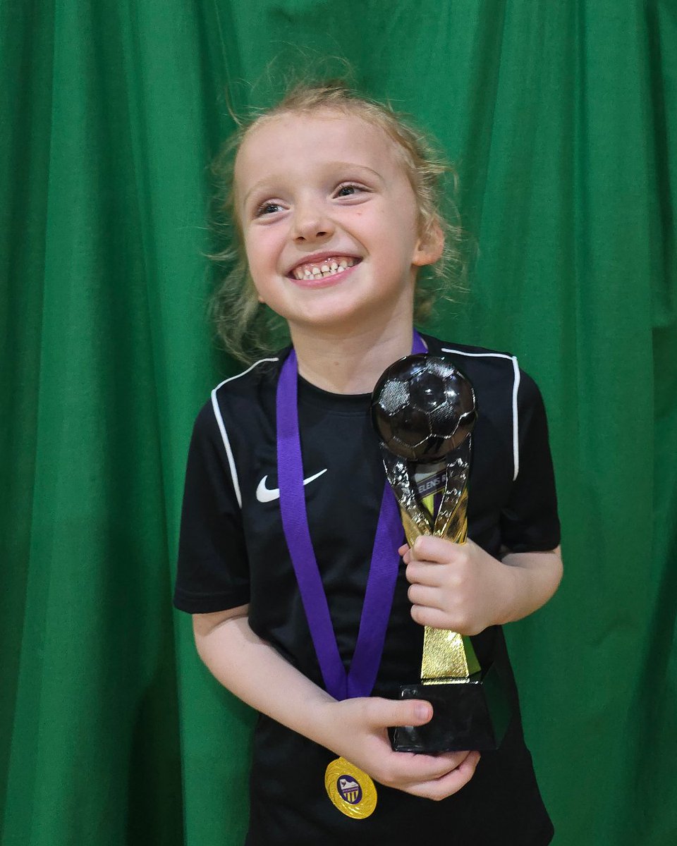 Superb work from our Under 7's at training this week, with the players really getting to grips with the specifics of ball mastery and finishing.

Congratulations to Owen for a session full of great input, brilliant ball work and loads of resilience to win Top Trainer 👏

#SHRFC