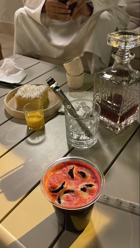 الدنيا ما بتكمل مع حدا..