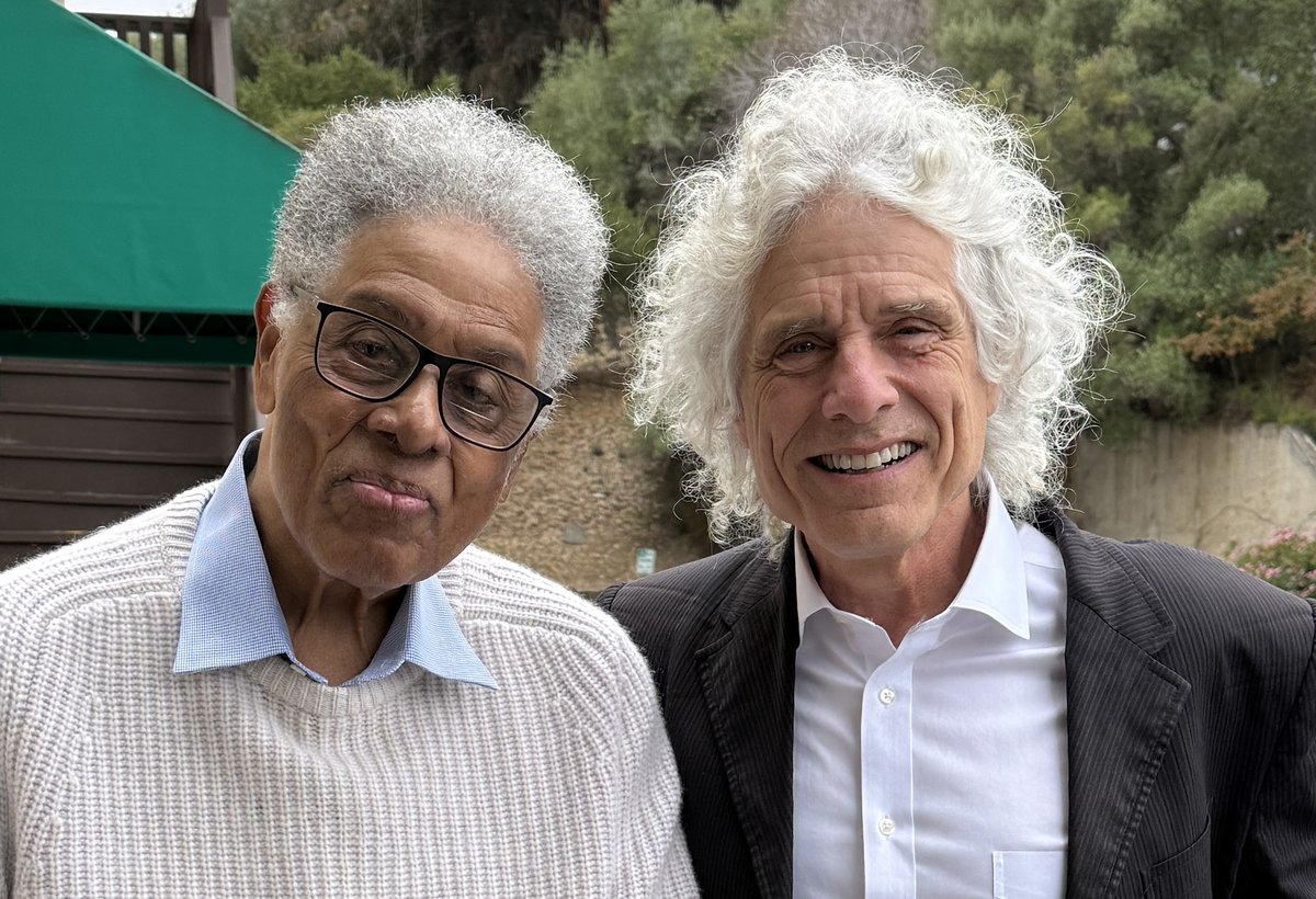 After a 2-day conference at Stanford's Hoover Institution honoring my friend, the economist Thomas Sowell, I was fortunate to have lunch with Tom, going strong at 95! 🧵 hoover.org/events/sowell-…