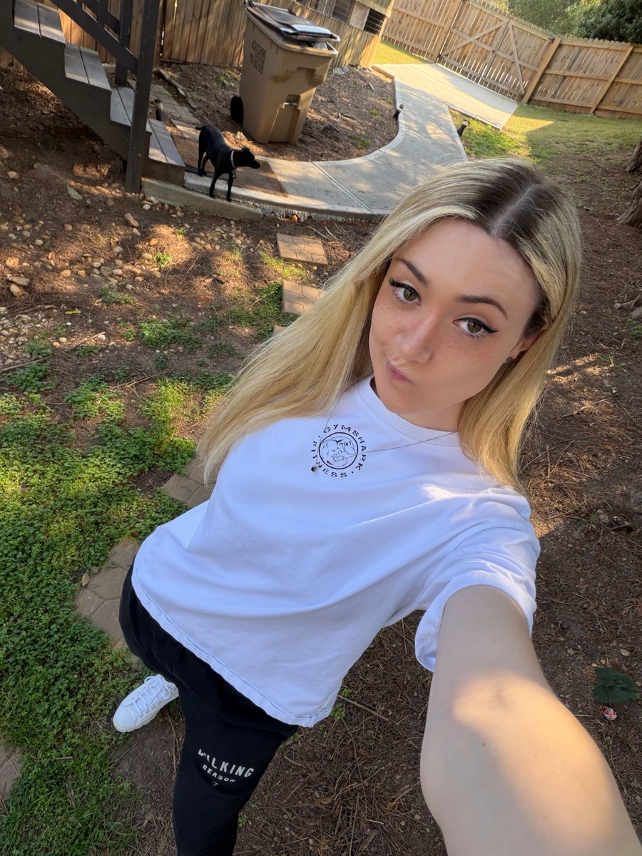 Testing out my new phone selfie camera and it’s kinda wild how much wider the lens is now