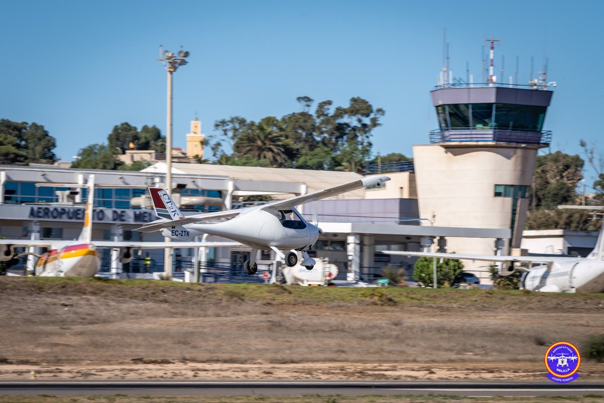 Hoy hemos tenido la visita en #MelillaMLN de este Flight Design CT2K, privado, con matrícula EC-ZTK.

Llegó procedente del aeródromo de #TinajerosLETY, en la provincia de Albacete.
.
.
Fotos📸: Juanpe Romero
<a href="/AvistamientosA/">Avistamientos de aeronaves</a>