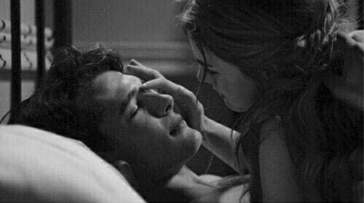 जैसे उज्वल सा प्रकाश ये
उजियारा देता है तम को
आकर निकट हमारे तुमने
दूर तलक समझा है हमको

गंगा-यमुना की धारायें
जैसे जाती हैं संगम को
कुछ वैसे ही आकर तुमने
निर्मल कर डाला है हमको

मेरे जीवन की निशाओं को
देती धवल उजाला जैसे
अब है बस इच्छा मेरी ये
मेरे नभ मे चाँद सी चमको

'अभि'