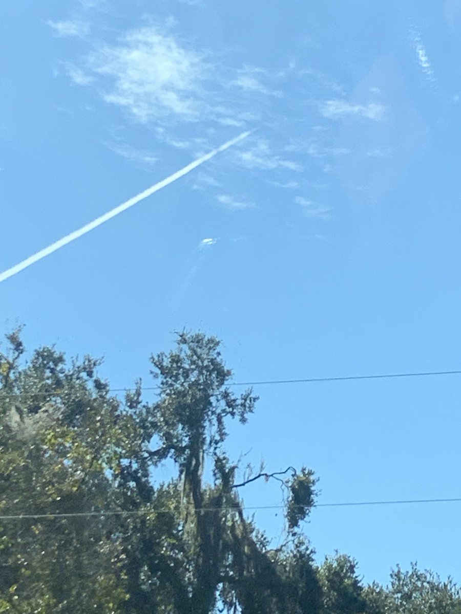 ChemTrails47's tweet photo. Chemtrails in Chiefland, FL today #chemtrails https://t.co/0rWBqbsANB