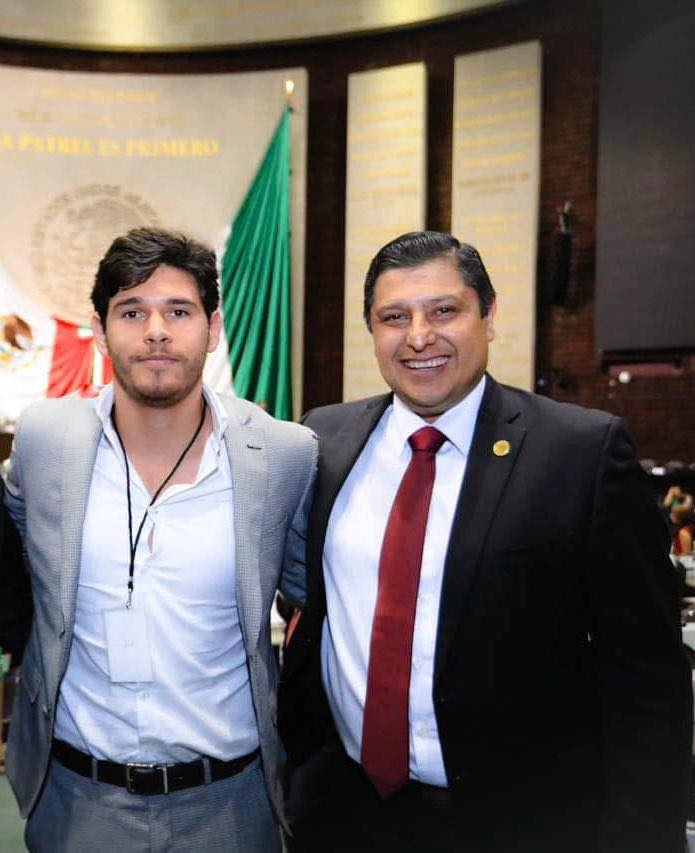 IgnacioBCamposE's tweet image. #

Sólo mueren quienes son olvidados .🕊️

Con gran cariño siempre recordado mi estimado Guille. 🙏🏻 Un abrazo hasta el cielo.

#1año