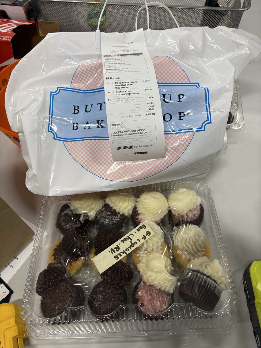 NinaOutLoud's tweet photo. Do not NEVER order #Buttercupbakeshop for your company gathering …wrong flavor from one chosen on grubhub ..horrible customer service when it came to fixing a problem that could have been avoided by canceling the order if you didn’t have the flavor . THANKS AMY FROM MADISON ave! https://t.co/QQ2ZmM903G