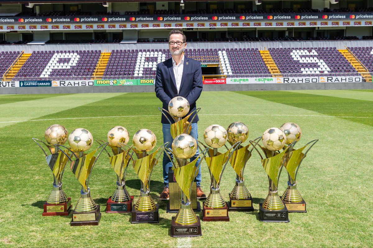 <a href="/zequecr/">SotoBryan</a> Aquí está la foto, especial para Ferlin con los 10🏆 de diferencia. Para que la imprima y la guarde