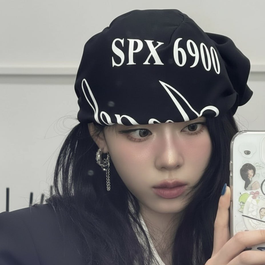 SPX6900のヘッドバンドを巻いた人物が自撮りをしている写真
