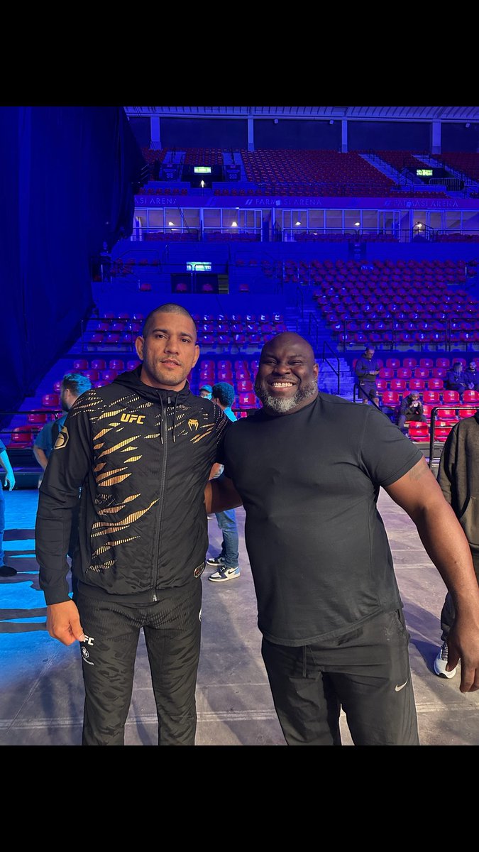 that_damntate's tweet image. He ain’t so big