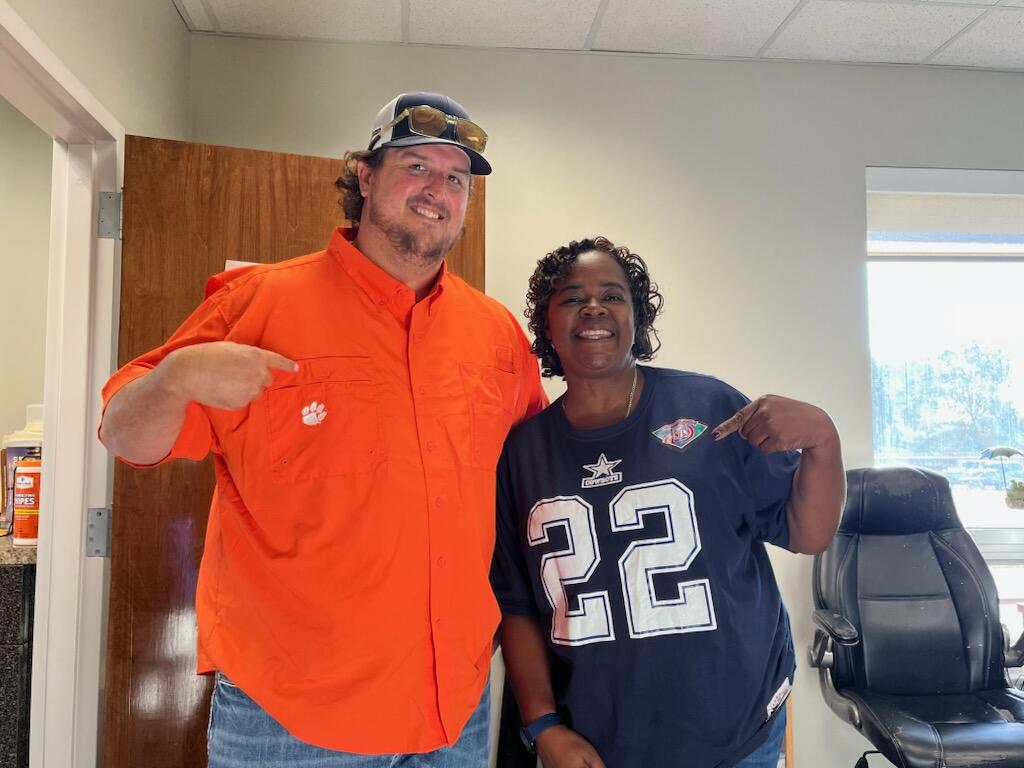 AikenElectric's tweet image. Showing off our team spirit and passion for the communities we serve through fundraisers to support United Way of Aiken County, Inc.! That&apos;s just one way we show our #CommitmentToCommunity 🥳🏀🏈 Tell us, what team do you cheer for?!