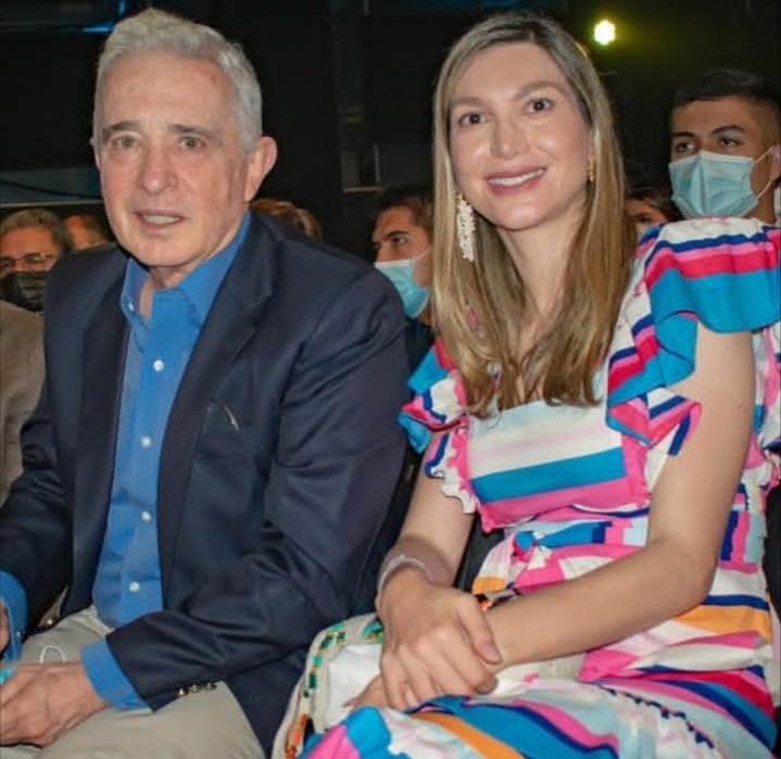 CristyRinconHar's tweet photo. LA ÚNICA Q MERECE REPETIR LA CURUL AL SENADO X @CeDemocratico ES LA EXSENADORA #RUBYCHAGUI ELLA LEVANTO LAS BANDERAS
EN CÓRDOBA @AlvaroUribeVel Q EL EXSENADOR @Dcabralescast DEJO CAER, CON LA EXSENADORA @CeDemocratico LOGRÓ GRANDEZA Y REPRESENTATIVIDAD EN EL DPTO Y MÁS NA'😎 https://t.co/v5oXogguZE