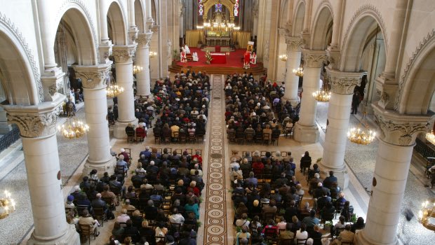 🇫🇷✝️ Les chrétiens devraient-ils protester contre les interdictions en France des crèches, des croix, des films ?