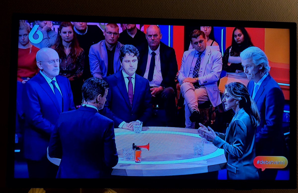 Wat doet die Genee akelig gevat en Quasi lollig. Met zijn Lubach toetertje erbij. Een debat als entetaining,Wilders met zijn Eigen Volk riedel. SBSDebat
Uitsmijter <a href="/DilanYesilgoz/">Dilan Yesilgöz - Zegerius</a>  #debat
#sbsdebat:'Wilders heeft een Twitteraccount, regeren kan de weglopen niet
#Nederland