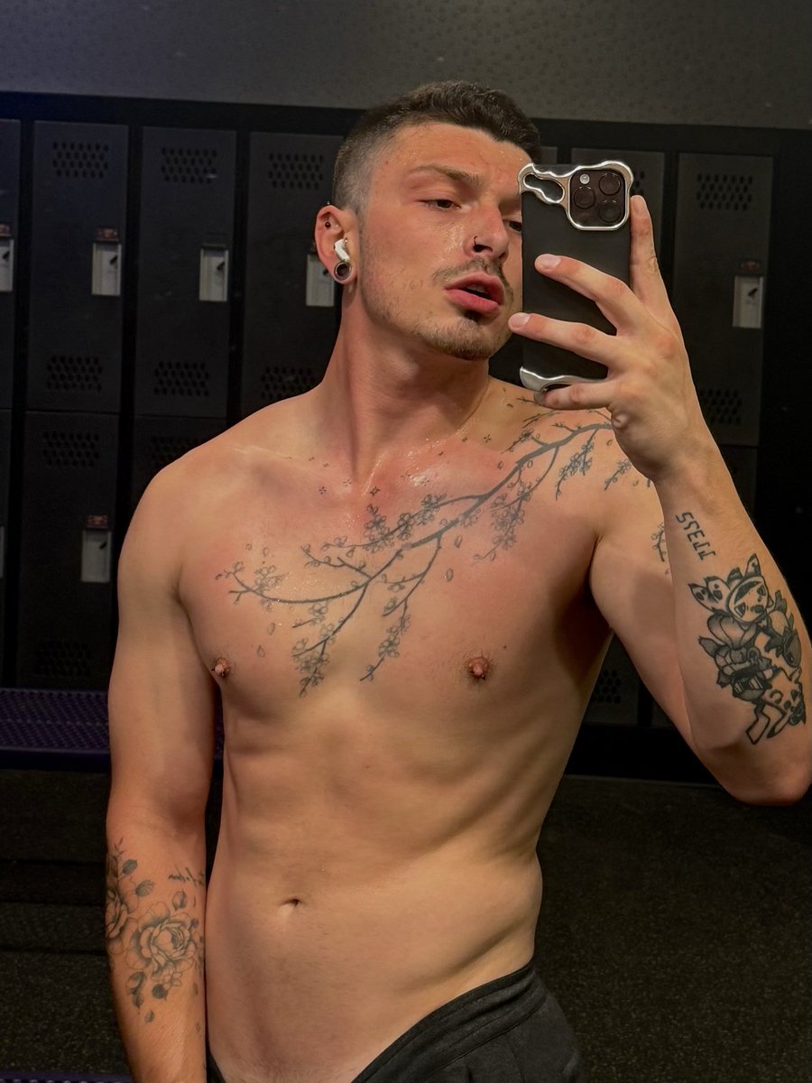 waiting for someone to approach in the locker room…. a boy can dream😫