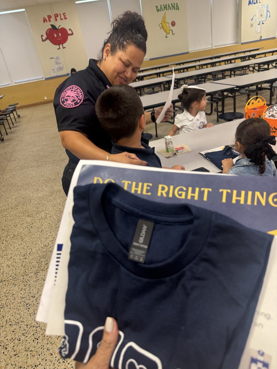City of Miami Officer Gonzalez came today to celebrate some of our Shining Stars students who were nominated last year by our Shining Staff for getting caught doing the right thing! We are looking forward to celebrating more students this school year! 💜🥳  #yourbestchoicemdcps