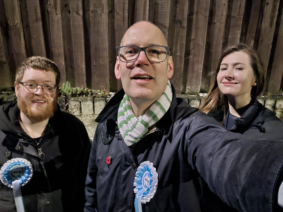 Out late under a starry sky with dedicated <a href="/reformparty_uk/">Reform UK</a> members getting the vote out for <a href="/LlyrPowell/">Llŷr Powell</a> ...keep your eyes out for Sarah Cooper-Lesadd <a href="/SLesadd/">Sarah</a> 👀...