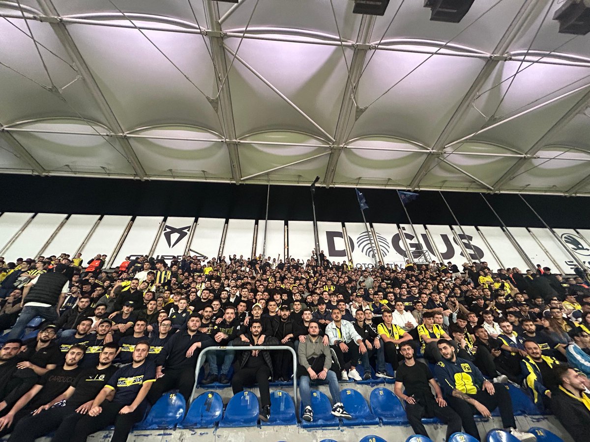 ARKANDA YIKILMAZ BİR ORDU! <a href="/Fenerbahce/">Fenerbahçe SK</a> 

#UNIGFB