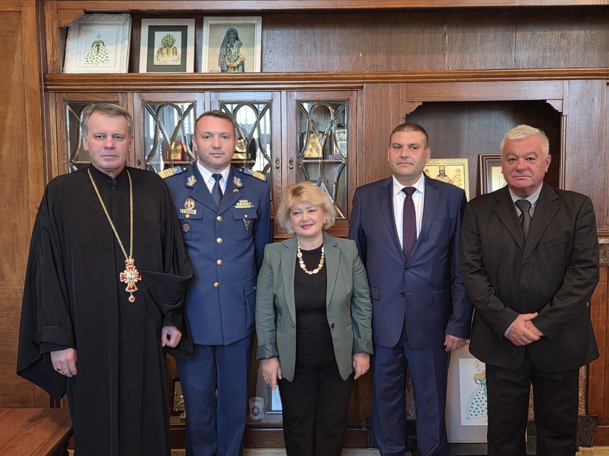 Very glad to meet and discuss with Dr.Valentin Hristov, mayor of #Pleven.  Here, Romanians and Bulgarians fought toghether and won  independence/liberation of their countries in 1877-78 and their rightful place among modern European nations.
<a href="/MAERomania/">Ministry of Foreign Affairs of Romania 🇷🇴</a>