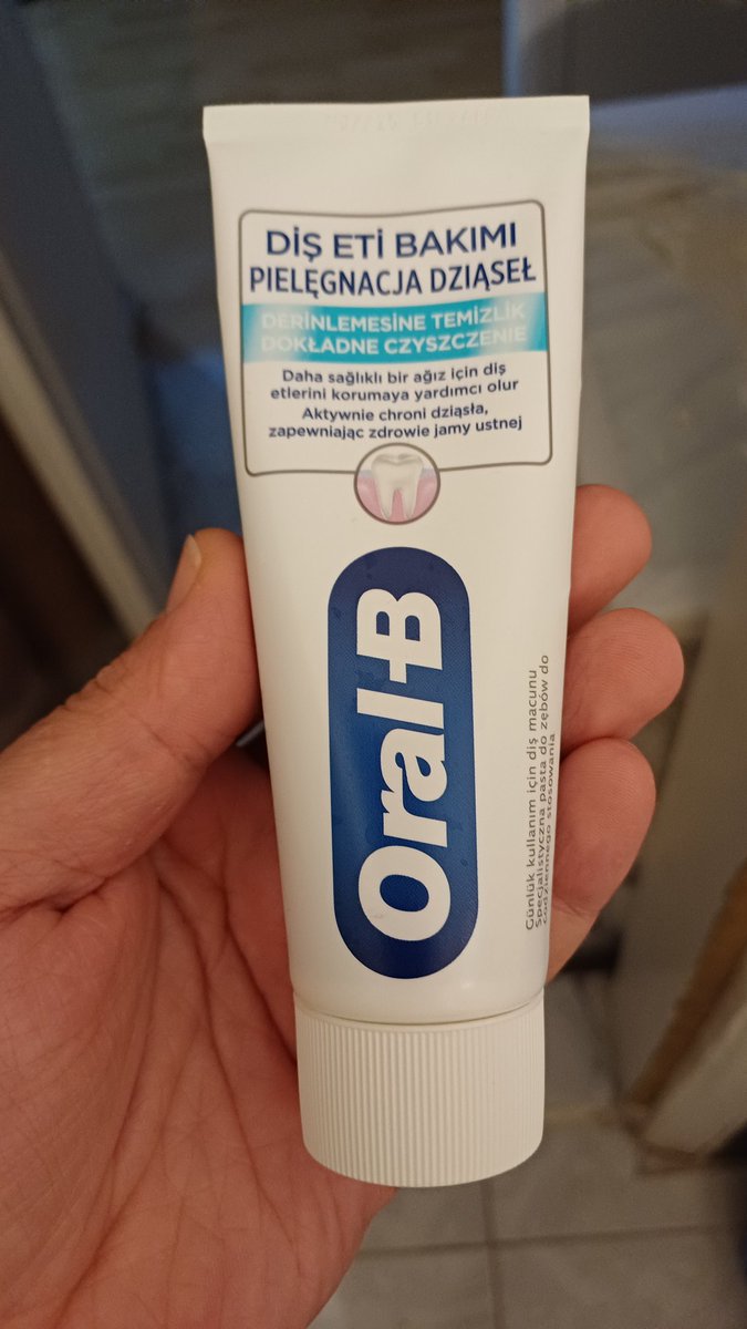 SAKIN KULLANMAYIN, KULLANDIRMAYIN❗️❗️❗️
Sadece bir kere kullandım diş etlerimin içine etti.Bütüm ağzım yara.4 gündür doğru dürüst yemek bile yiyemiyorum nerdeyse.Nasıl bir kimyasal koydularsa artık.Kezzap mı çamaşır suyu mu tuz ruhu mu ne kattınız amk evlatları.
#oralb #şikayet