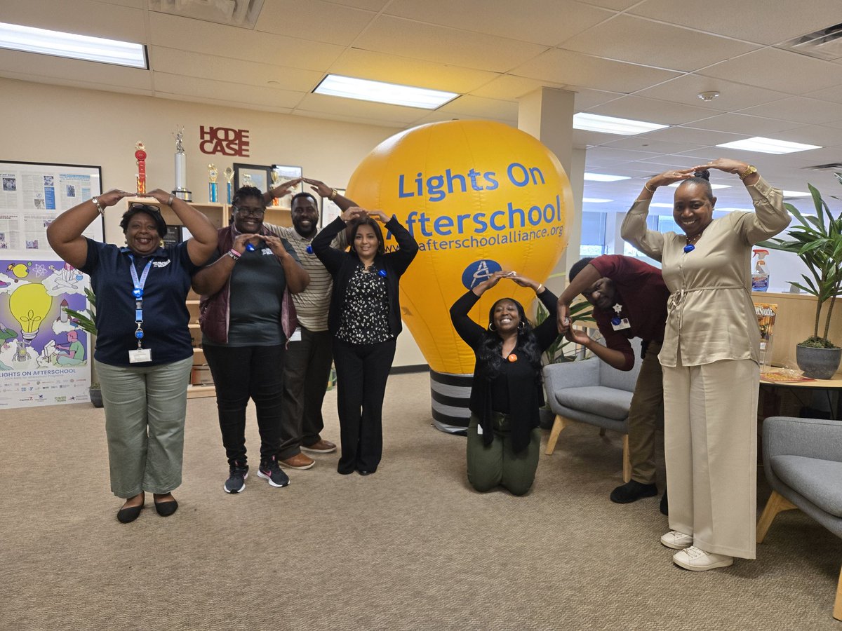 HCDE_CASE's tweet image. It’s on! We’re celebrating the 26th annual #LightsOnAfterschool with over 1 million afterschool champions to showcase all the ways afterschool programs are serving our communities – now and in the future! #makingafterschoolcool #LightbulbChallenge