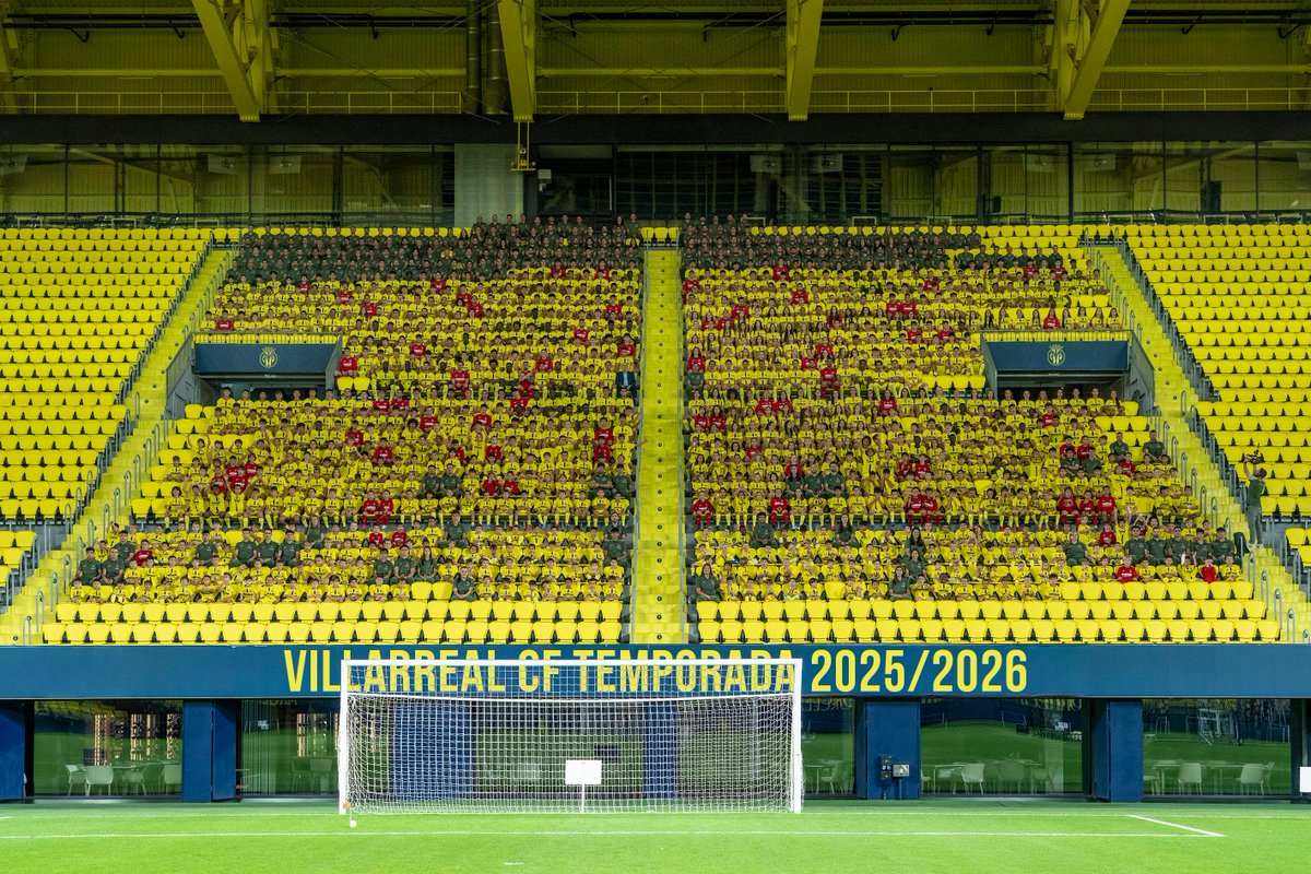 VillarrealCF's tweet image. 🟡 𝗟𝗔 𝗚𝗥𝗔𝗡 𝗙𝗔𝗠𝗜𝗟𝗜𝗔 𝗗𝗘𝗟 𝗩𝗜𝗟𝗟𝗔𝗥𝗥𝗘𝗔𝗟 𝗖𝗙 🟡

El club ha presentado a los 48 equipos que componen su estructura en un gran acto celebrado en el Estadio de la Cerámica que ha congregado a más de 5.000 personas

ℹ️ villarrealcf.es/la-gran-famili…