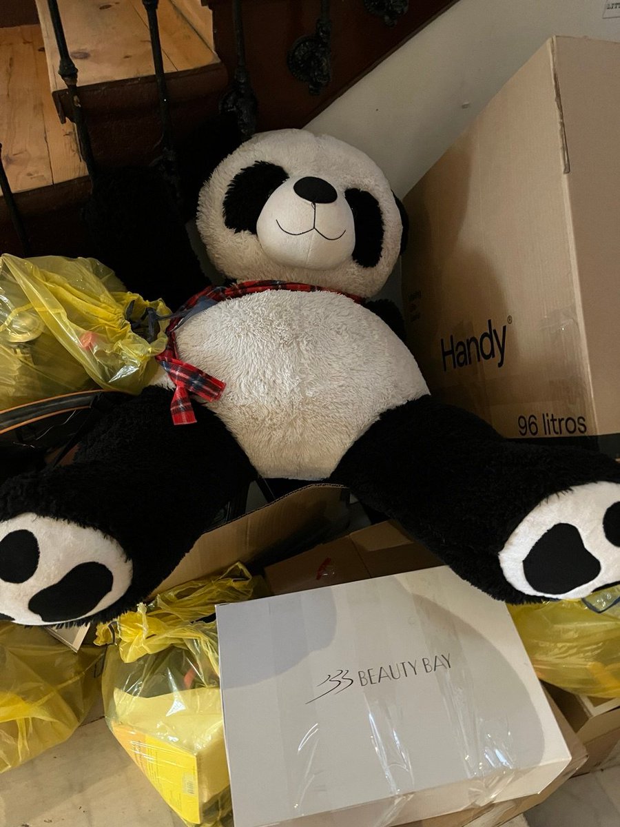 uptownmaharani's tweet image. Я уже месяц бездомная в Мадриде
Испанский банк заблокировал мой счёт, и я осталась на улице без средств к существованию
Сейчас пытаюсь собрать 1000 €, чтобы снять комнату (+залог) и наконец выбраться из этого замкнутого круга
💳 dalink.to/shalnayamahara…
Репост - это тоже помощь❤️