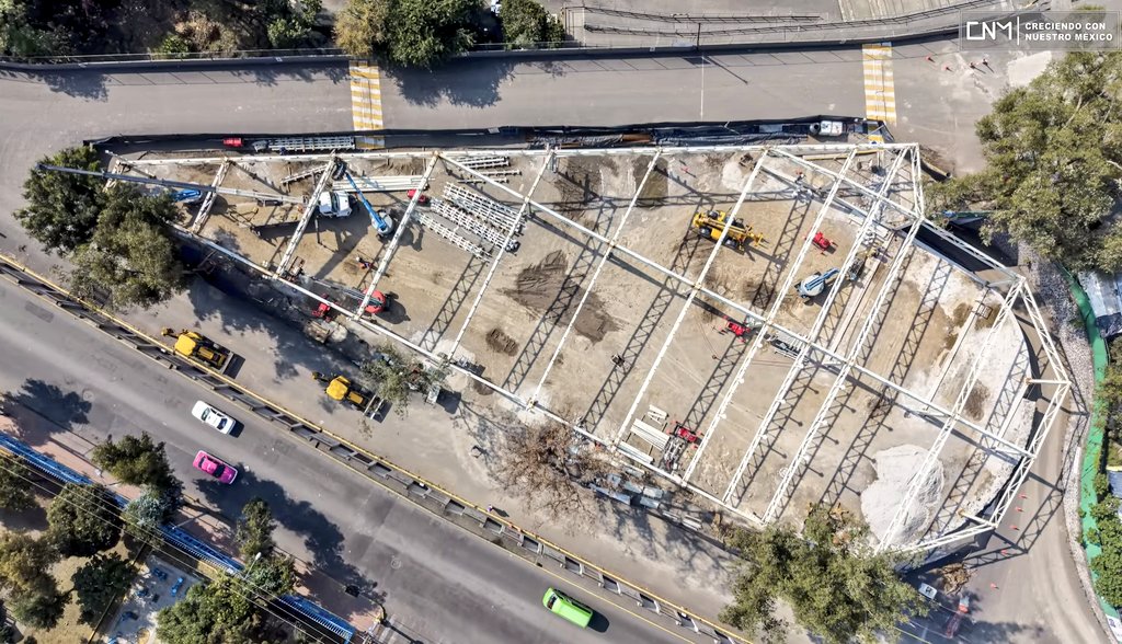 MXESTADIOS's tweet image. Obras en el exterior del Azteca.
-Ya sé limpiaron y pintaron el 80% de las columnas.
-Ya hay equipos trabajando para colocar las luces en cada una.
-Se está creando un pabellón en el estacionamiento, aún por definir su uso, parece de Hospitality.