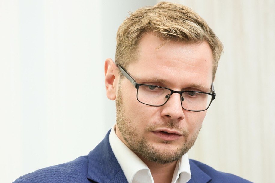 🥳Michał Woś ma : 
zajęty dom 🏠 
zajęty samochód 🚗 
zajęte wynagrodzenie 💵
zajęte konta bankowe 🏦 
zajęte 200 tys PLN zabezpieczenia majątkowego 💴
Przypomnę iż to właśnie on sam był gorącym orędownikiem konfiskaty rozszerzonej 🙃😂