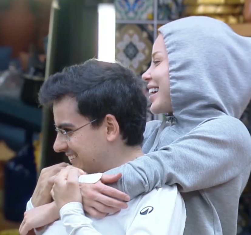 BruxinhaLadyS2's tweet image. Bora ajudar a ilusionista #FicaSaory