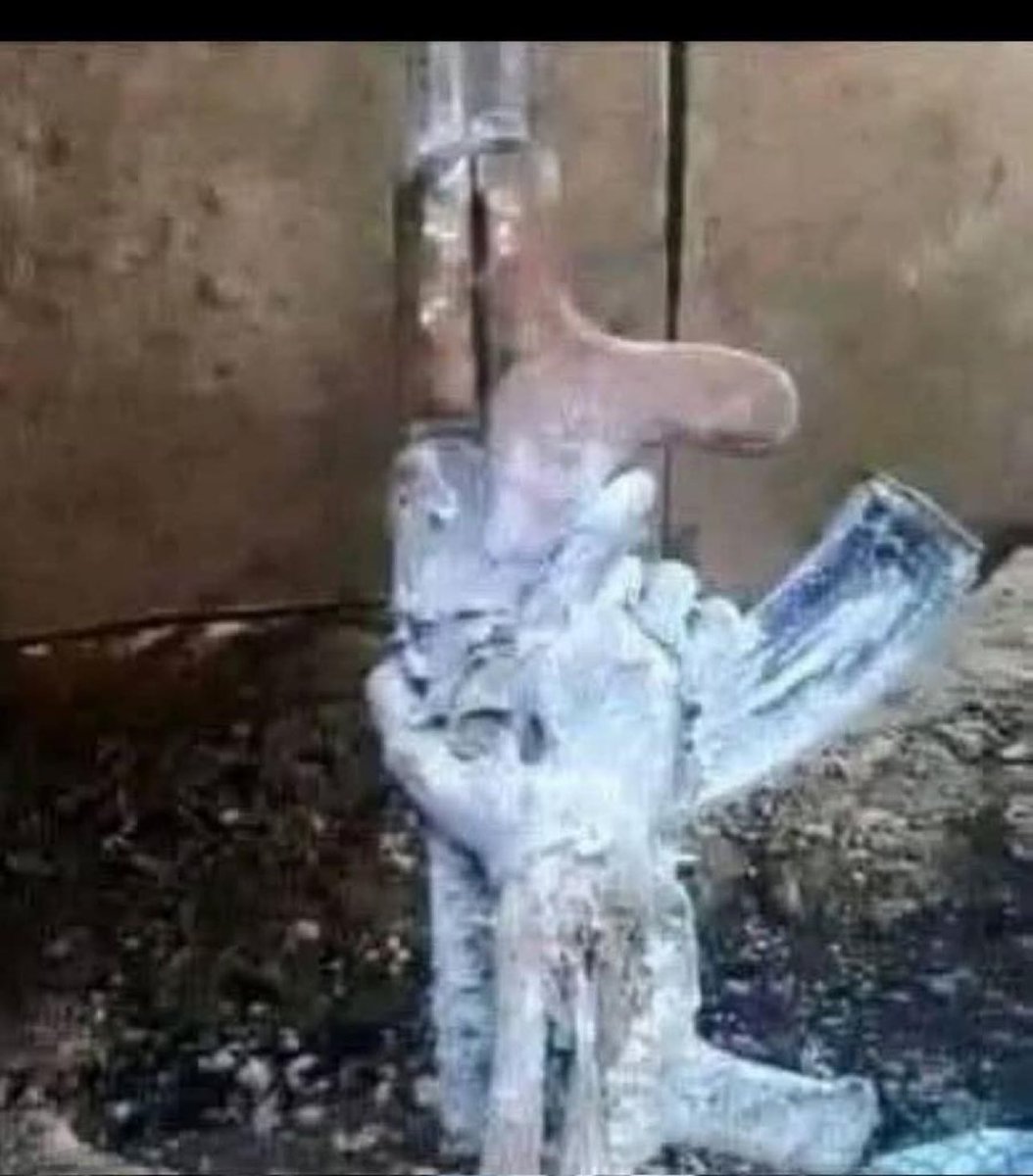 Gazze'deki mücahitler enkaz altından böyle çıkarılıyor..

Son nefese kadar mücadele..!!