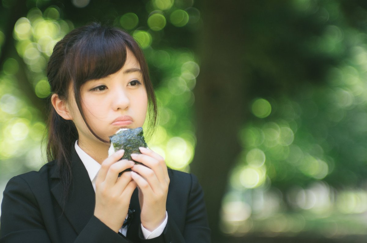 ItsLucasKim's tweet image. “Koreans and Japanese don’t eat rice with our hands”
Koreans and Japanese: