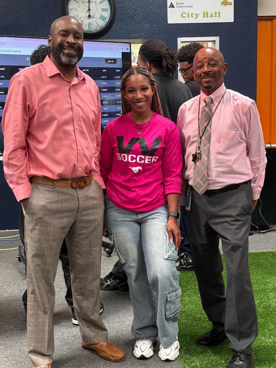 SpringISD_CTE's tweet image. WHS Business Practicum students are at the JA Stock Market Challenge with some of our amazing business instructors and academy specialist — check out how our instructors and academy specialist are sporting pink while on a field experience with our students
#SpringISD #CTEGoesPink