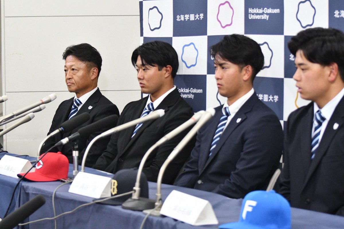 k_shimazaki30's tweet image. プロ野球ドラフト会議⚾️
🔴工藤泰己 
広島東洋カープ4位
🟦髙谷 舟 
オリックスブァハァローズ5位
🩵常谷拓輝 
北海道日本ハムファイターズ育成1位
残念ながら、目標は達成できませんでした。
しかし、北海道の同一チームから3人指名は、史上初との事。
また続報を⚾️