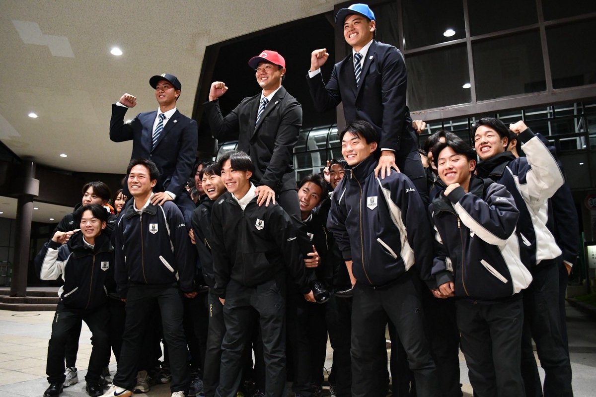 k_shimazaki30's tweet image. プロ野球ドラフト会議⚾️
🔴工藤泰己 
広島東洋カープ4位
🟦髙谷 舟 
オリックスブァハァローズ5位
🩵常谷拓輝 
北海道日本ハムファイターズ育成1位
残念ながら、目標は達成できませんでした。
しかし、北海道の同一チームから3人指名は、史上初との事。
また続報を⚾️