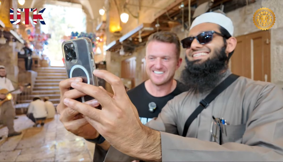 YasirAlHanafi's tweet image. This interview by the infamous criminal and Islamophobe, Tommy Robinson, and the Imam from Leicester was utterly disastrous.
This Imam did a horrible job by completely ignoring all the atrocities of the Zionist state: 7 decades of brutal occupation, two years of genocide, and an…