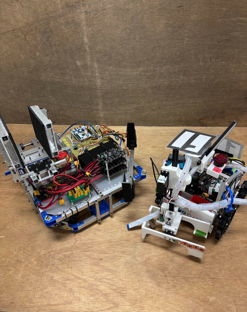 TomiRoboProject's tweet photo. 10月25日(土)26日(日)に行われる富大祭にTomiRoboも両日出展します！

今年はロボットで様々な競技を行うロボットトライアスロンを開催します
参加賞としてキーホルダーを差し上げます！

目指せ最速タイム🦾

場所は教育学部棟です！
114講義室でお待ちしてます！
@tomidaisai #富大祭2025 https://t.co/elR1ybDmtR