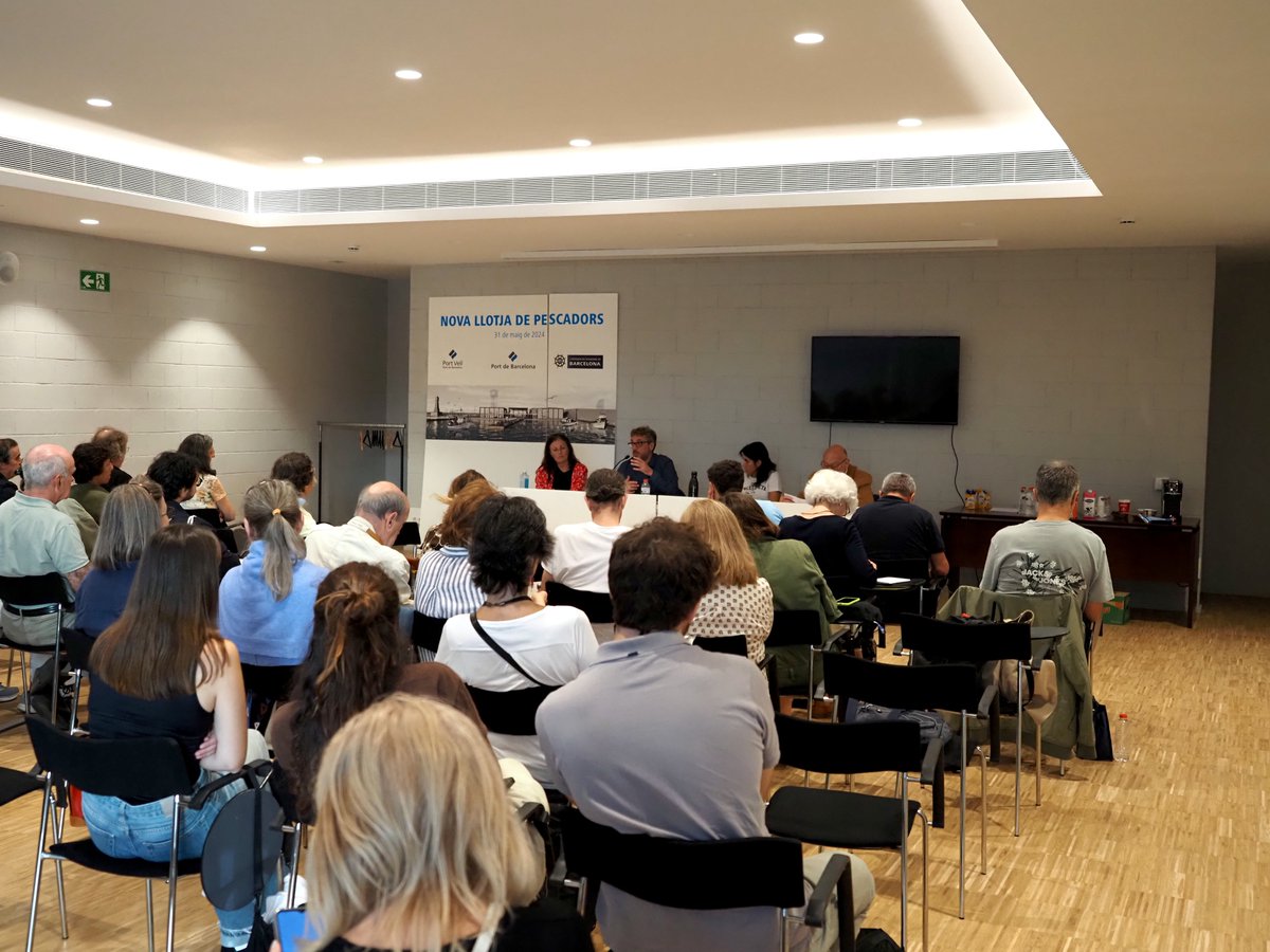 ICATMAR1's tweet photo. El @FerranB_S a la taula rodona d'@oceancitiesnet sobre la cadena de valor del peix de proximitat, explicant propostes de gestió avalades per la ciència que afavoreixen una pesca més sostenible tant pels recursos com pel sector pesquer. 

@ICMCSIC @agriculturacat @bcn_ajuntament https://t.co/DCDOcV1SjV