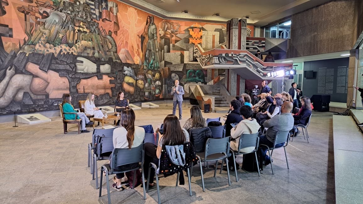 🍎 #DiálogosContemporáneos #UdeC abordó el tema “Alimentación saludable: comida, salud y sociedad”, con la participación de Constanza Mosso, Noelia Carrasco y María Fernanda Bello.
La actividad se realizó en #CasadelArte José Clemente Orozco.