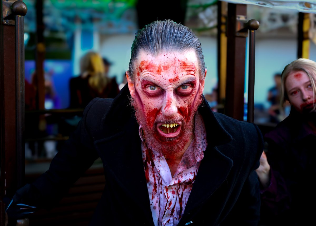 Sink your teeth into the final eight nights of frights! 🧛 Fright Fest is now open Thursday nights for the last two weekends. #SixFlagsGreatAmerica